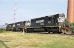 NS 3283 leads an all-EMD lashup on train P10